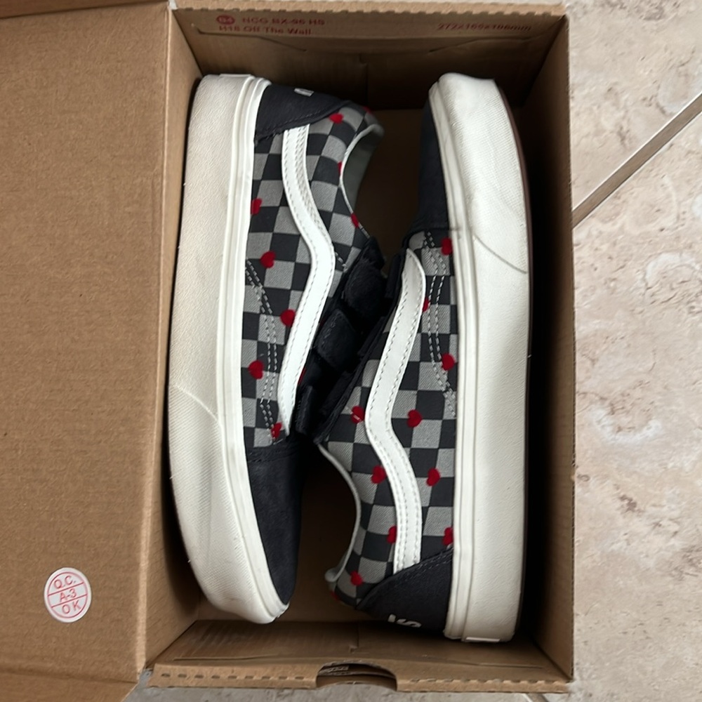 Vans Women's Comfycush Old Skool Velcro Straps, Gray, White, Red, size 5.5 - Picture 4 of 7